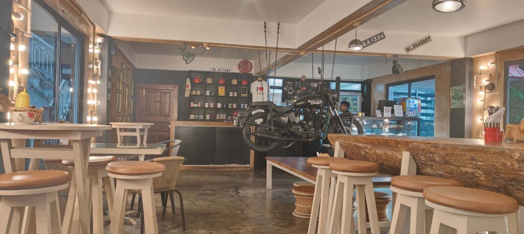 The Best Pork Pizza I Have Ever Had - ML05 Cafe