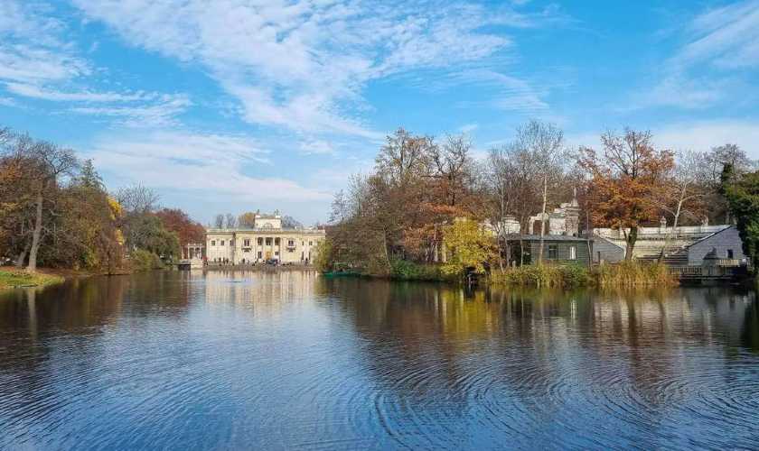 Hidden Gems and Popular Spots: Top Things to Do in Warsaw